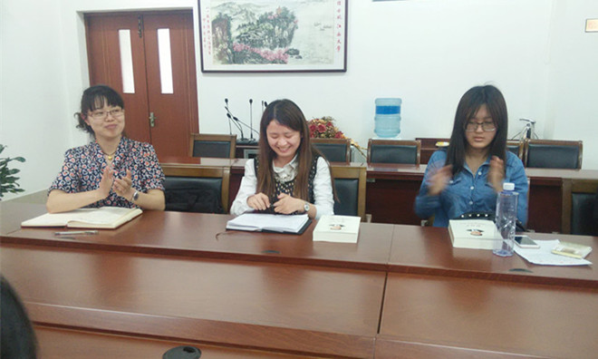 2013学生党支部召开“两学一做”理论学习交流会