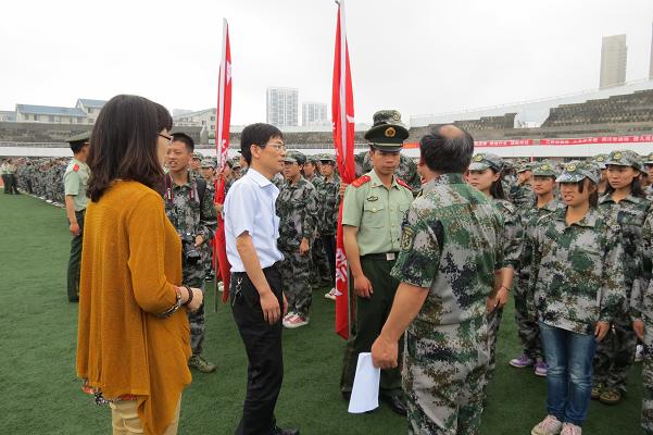 3044永利集团官网领导亲切慰问军训教官及2013级军训学生